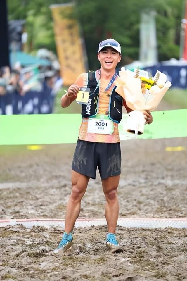 九游电脑版-山野共融HOKA陪伴跑者共越莫干山之巅，于赛道共筑间传递山野文化