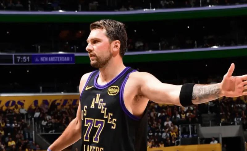 九游官网-胜骑士发布会！雷迪克爆赞东詹，解析三月15胜2负，展望下场雷霆